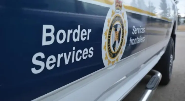 The Canadian Border Services Agency uncovers thousands of suspicious documents of Mexicans who tried to cross Canada