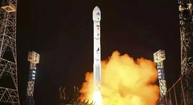 South Korea launches its first spy satellite...