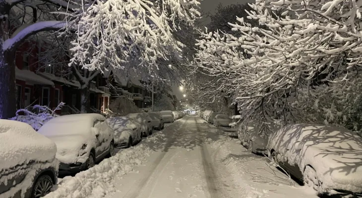 School closures and power outages affecting more than 100,000 homes with snowfall in Quebec