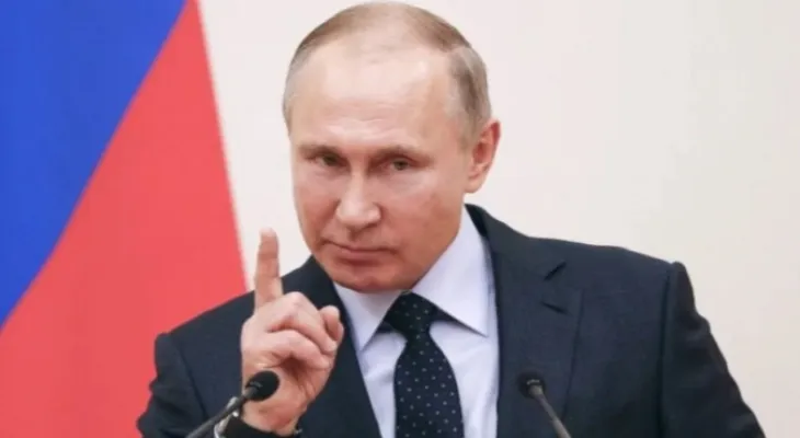 Putin announces his candidacy for the presidential elections...