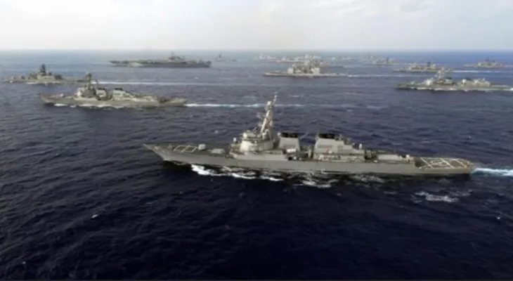 Le Pentagone : le destroyer américain Carney s'engage au-dessus de la mer Rouge avec 14 drones lancés depuis le Yémen