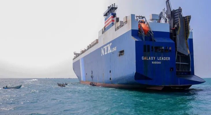 After the Houthis' attacks.. Global shipping companies suspend the passage of their tankers through the Red Sea, and others stop dealing with Israel