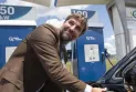 Ottawa devrait publier les règlements promis sur la vente des voitures électriques mardi...