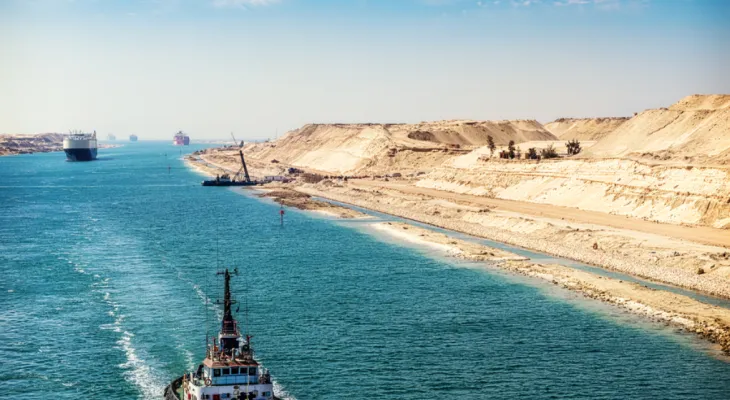 Crise en Égypte après la suspension de la navigation via le canal de Suez par des entreprises mondiales
