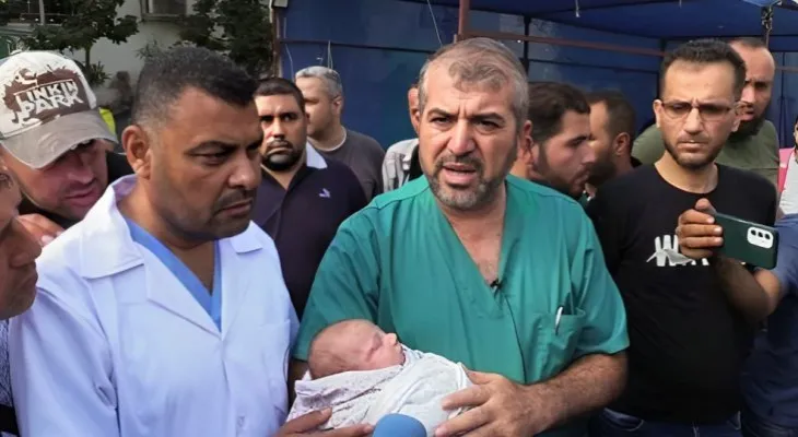 Blessure du directeur général de la santé à Gaza, Munir Al-Barash, et de tous les membres de sa famille, et martyr de sa fille dans les bombardements de l'occupation sur Jabalya.