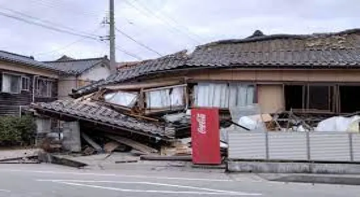 Cancellation of 9 flights due to Japan earthquake.. and 500 people stranded at "Noto" airport