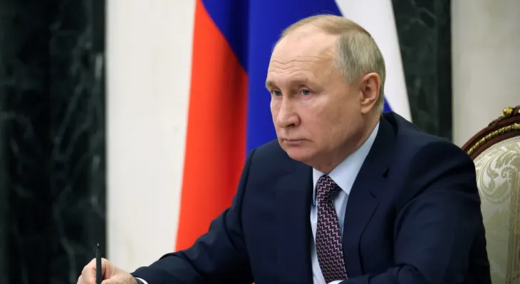 Putin grants Russian citizenship to foreigners who have signed a contract to serve in the army and their families