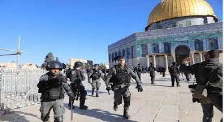 Palestinian Endowments: 21 incursions into Al-Aqsa and prevention of the call to prayer at the Ibrahimi Mosque 52 times during the month of December
