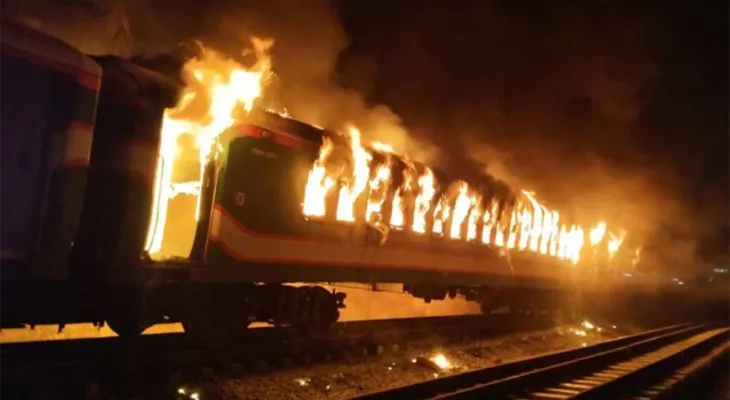4 killed in fire outbreak on train in Bangladesh before general elections