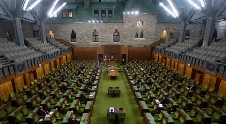 The House of Commons is considering replacing its parliamentary buses with electric cars.