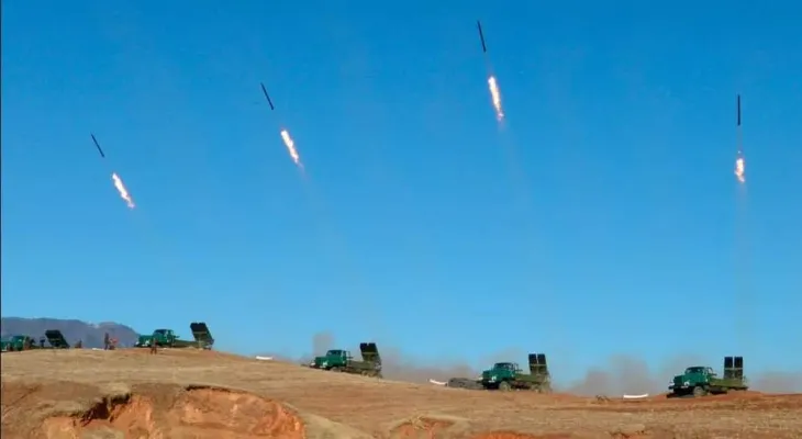 Fall of North Korean artillery shells near the actual maritime border of South Korea