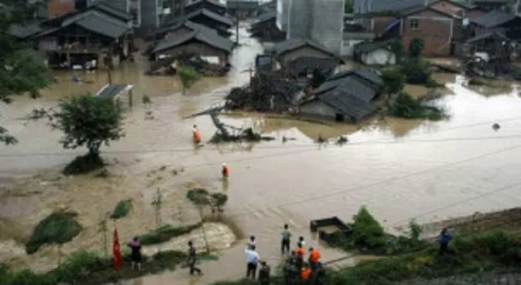 Australian authorities are urging hundreds of citizens to evacuate their homes due to flooding