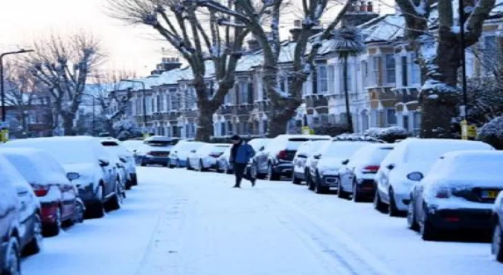 Britain prepares for more snow after temperatures drop to -10.. warnings of floods ahead