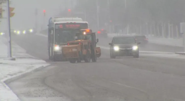 Toronto police urge drivers to exercise caution amid chaotic winter storm