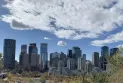 Calgary a transformé les anciens immeubles de bureaux en appartements résidentiels...