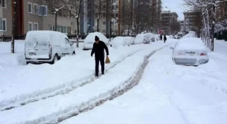 The blizzard causes power outages to thousands of homes in Quebec