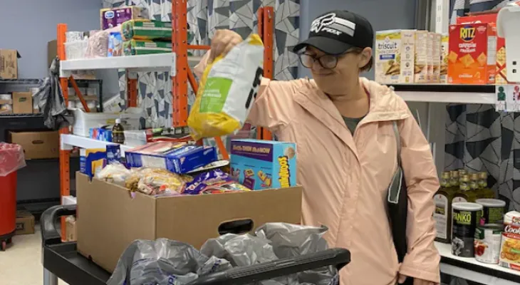 Civilian workers at military bases in Ontario and Quebec resort to food banks due to low wages