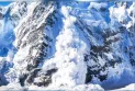 Evacuation of tourists after being trapped by snow for a week due to avalanches in China...