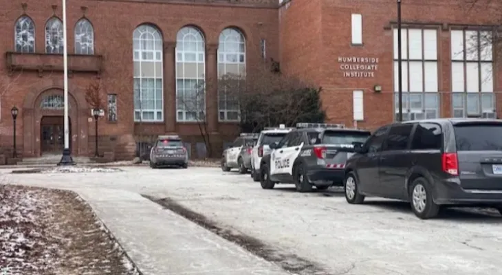 Incident de couteau dans une école à Toronto et arrestation du suspect âgé de 16 ans