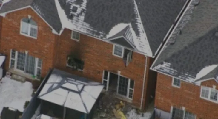 Police de Durham : une femme jette son enfant du deuxième étage de sa maison en feu avant de sauter pour s'échapper