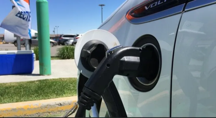 Halifax : la ville encourage ses habitants à passer aux voitures électriques et à les utiliser.