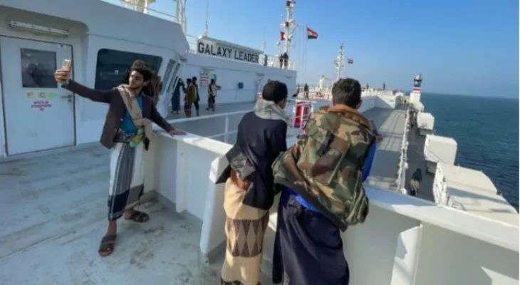 The Houthis give American and British employees one month to leave Yemen