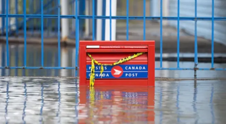 Canada Post sells part of its business to reduce expenses, and experts say that this is still not enough.