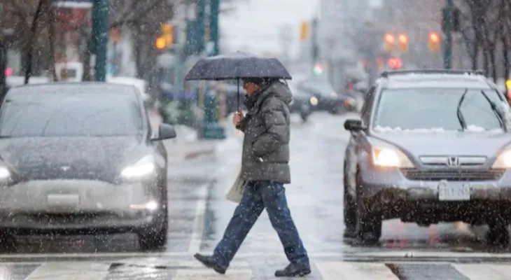 Heavy snowfall in the Greater Toronto Area and the Canadian Environment Agency warns...