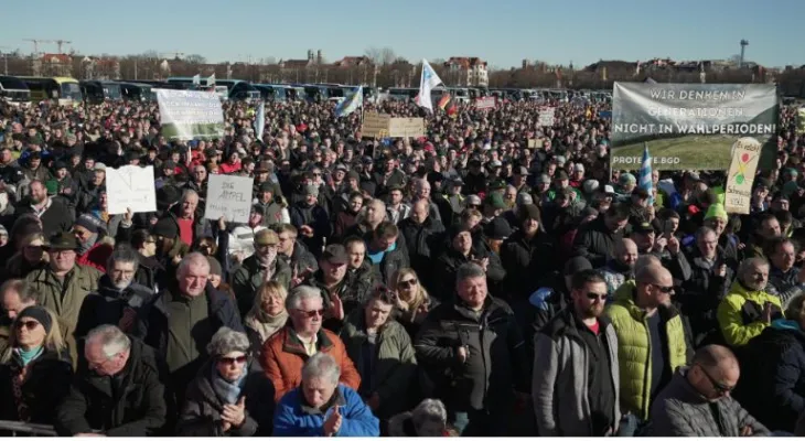 10,000 people protest in Munich, southern Germany, against government austerity plans