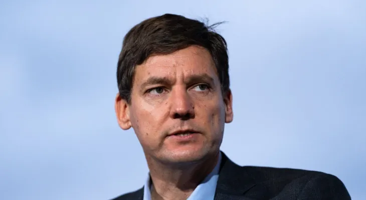 Le Premier ministre de la Colombie-Britannique présente ses excuses après une erreur sur les réseaux sociaux lors de l'anniversaire de l'Holocauste