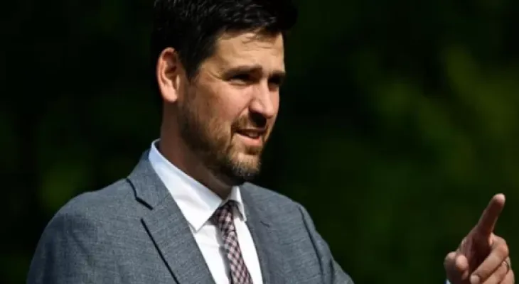 Sean Fraser annonce un plan pour faire face à la crise du logement devant les étudiants au Canada