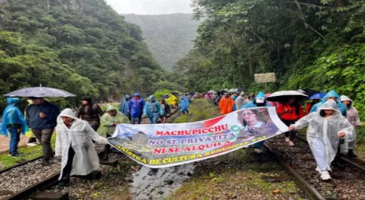 Protesters in Peru prevent tourists from visiting the ancient city of Machu Picchu