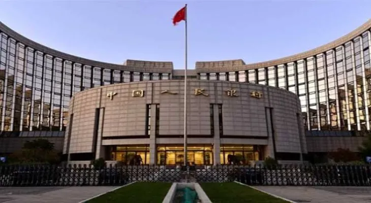The Chinese central bank injects liquidity through reverse repurchase operations and lowering the reserve requirement.