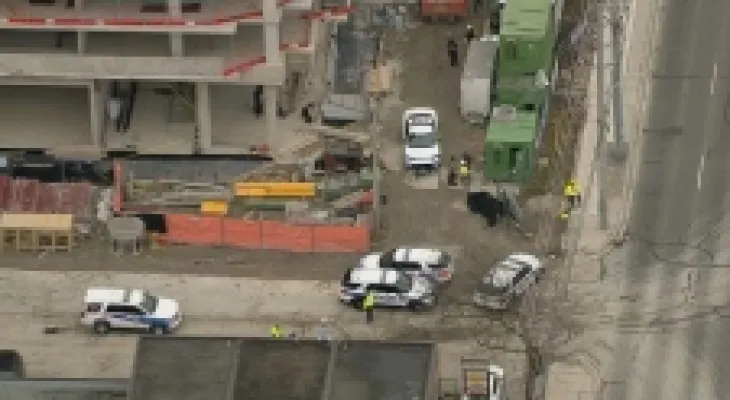 Chute d'un ouvrier dans un trou sur un site de construction à Mississauga