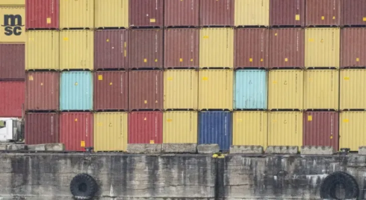 Canada records a trade deficit of 312 million dollars