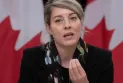 Jolie demande à tous les partis de soutenir sa demande d'augmentation du budget du ministère des Affaires étrangères.