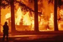 Sauvetage d'une personne du balcon après un incendie majeur au centre-ville de Toronto