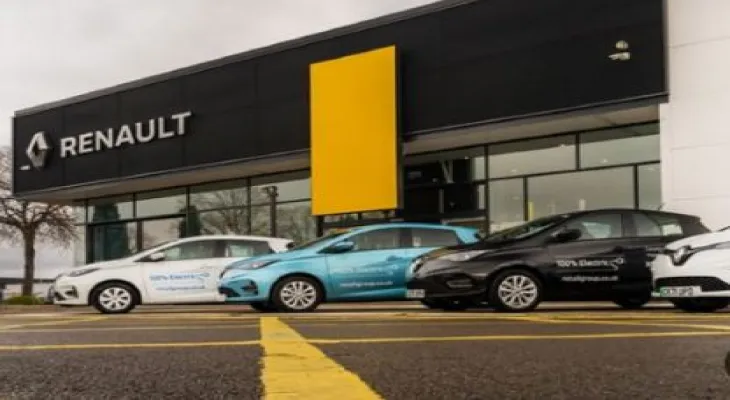 Renault fixe des objectifs prudents face au ralentissement de la demande de voitures électriques
