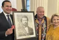 Modification du panneau accompagné d'une photo de Louis Riel à l'Assemblée législative du Manitoba
