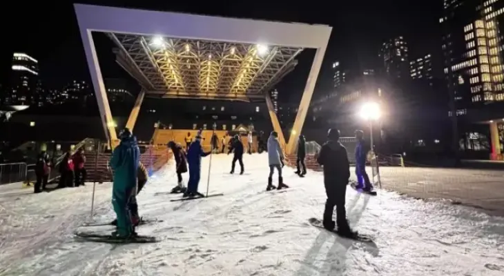 Toronto: Night skiing can be enjoyed for free in downtown.