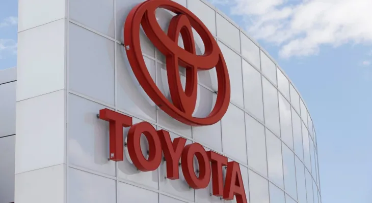 Recall of thousands of small trucks and SUVs in Canada due to increased collision risk