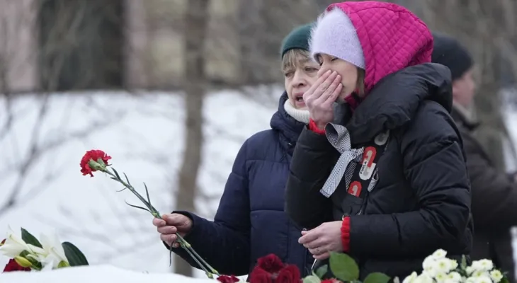 Handing over the body of Russian opposition leader Alexei Navalny to his mother