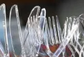 Les restaurants de Toronto annoncent l'arrêt de la fourniture des couverts en plastique