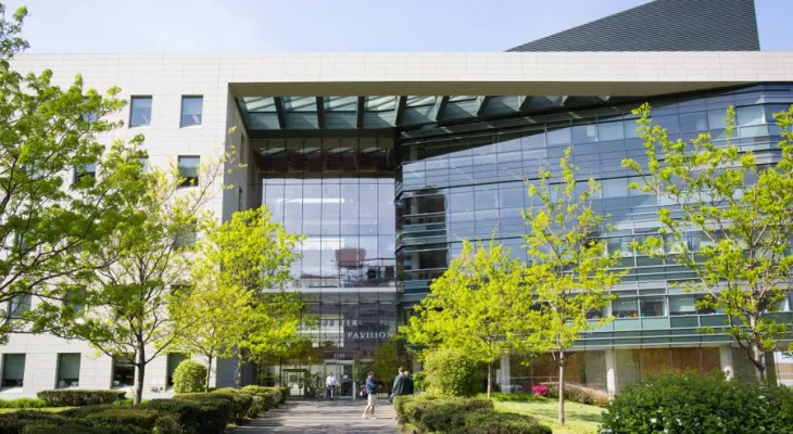 A $1 billion donation from a former professor of the College of Medicine in New York City provides free education forever