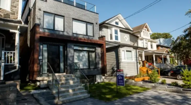 Real estate agents are witnessing multiple and increasing listings of homes valued under one million dollars in Toronto.