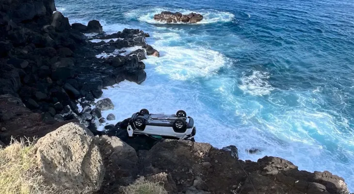 Canadian tourist survives death after a jeep veered off a Hawaiian cliff and drifted into the sea