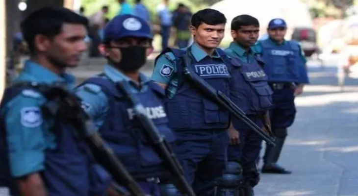 Bangladesh: 44 people killed in a fire at a commercial building in Dhaka