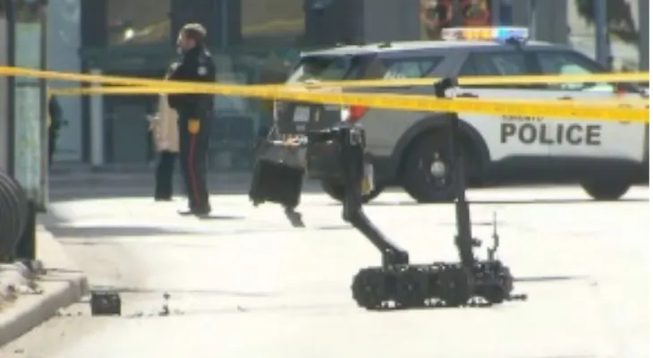 Toronto: Police close municipal area downtown due to suspicious package