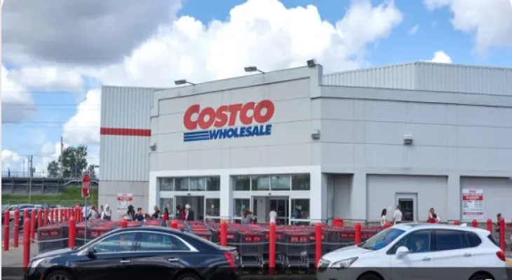 Les magasins Costco au Canada annoncent des réductions sur les épiceries et divers articles.