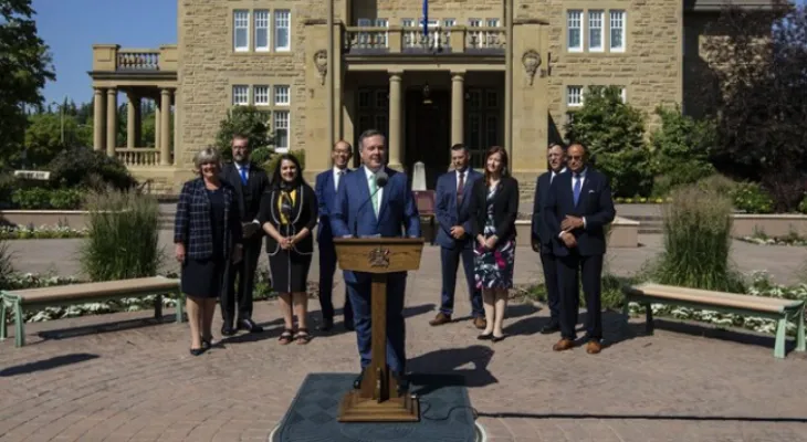 Alberta proposes legislation to offer $5000 incentives for workers from outside the province